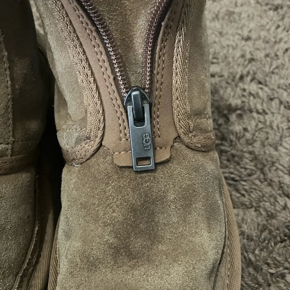 UGG Kids' Neumel Zip Platform Boot Sz 2